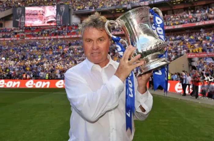  : Guus Hiddink Lifting the FA Cup: Chelsea's Victory over Everton (2009)
