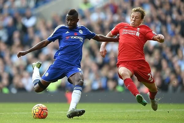 Intense Battle for Ball Possession: Ramires vs. Lucas at Stamford Bridge - Chelsea vs. Liverpool, Premier League