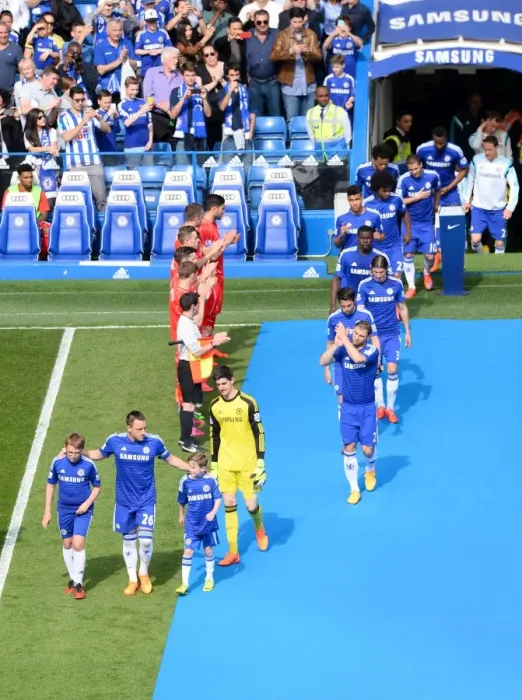 Framed Print : John Terry and Chelsea Players Honor Liverpool with Guard of Honor at Stamford Bridge (Premier League 2014-2015) Framed Print : John Terry and Chelsea Players Honor Liverpool with Guard of Honor at Stamford Bridge (Premier League 2014-2015)