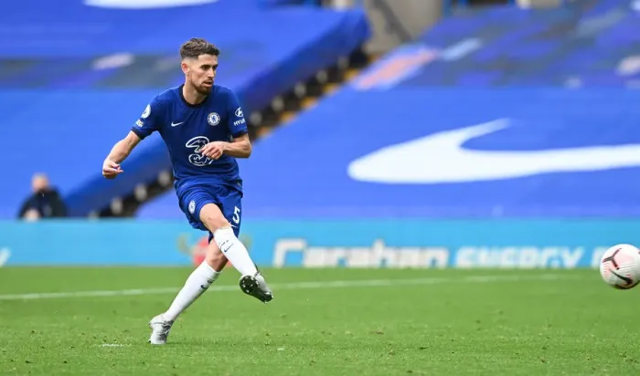 Framed Print : Jorginho Scores Chelsea's Fourth Goal in Empty Stamford Bridge Against Crystal Palace (Premier League, October 2020) Framed Print : Jorginho Scores Chelsea's Fourth Goal in Empty Stamford Bridge Against Crystal Palace (Premier League, October 2020)