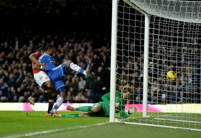 Framed Print : Samuel Eto'o Scores Chelsea's Third Goal Against Manchester United (19th January 2014) Framed Print : Samuel Eto'o Scores Chelsea's Third Goal Against Manchester United (19th January 2014)