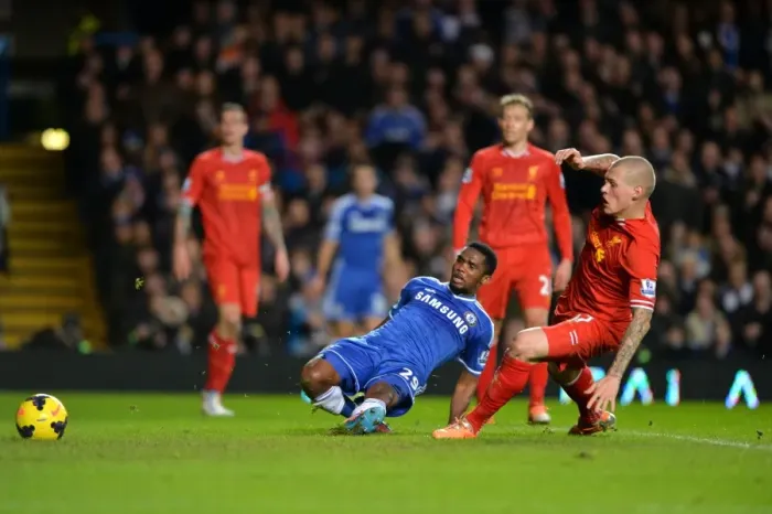 Framed Print : Samuel Eto'o Scores Chelsea's Second Goal: Chelsea vs. Liverpool (December 29, 2013, Stamford Bridge)