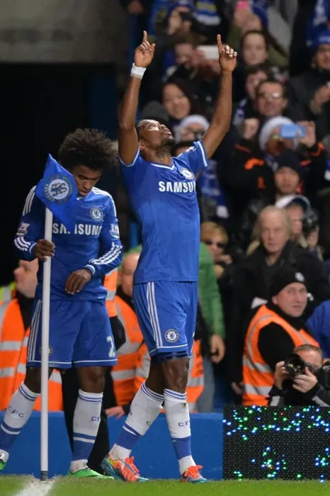 Framed Print : Samuel Eto'o's Double: Chelsea Celebrates Second Goal Against Liverpool (December 29, 2013)