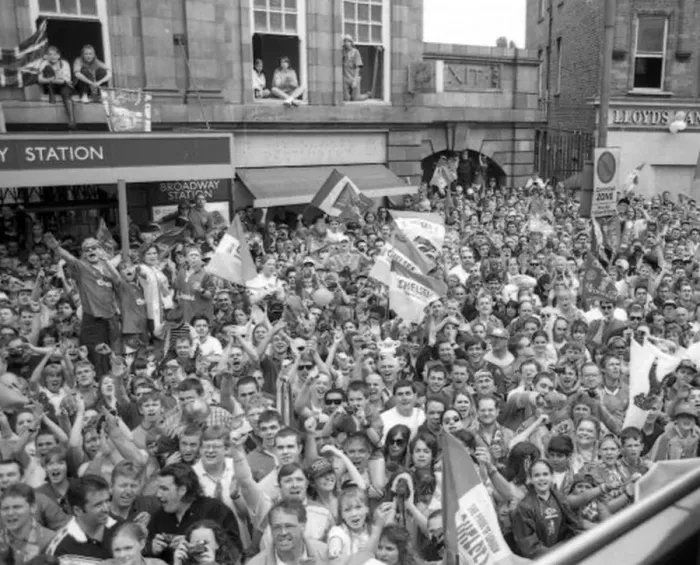 : Soccer - 1997 FA Cup Final - Chelsea FC parade through London SW6 after winning the FA Cup v Middlesbrough at Wembley : Soccer - 1997 FA Cup Final - Chelsea FC parade through London SW6 after winning the FA Cup v Middlesbrough at Wembley