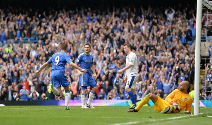 Framed Print : Soccer - Barclays Premier League - Chelsea v Everton - Stamford Bridge