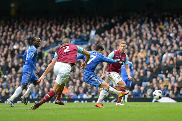 Framed Print : Soccer - Barclays Premier League - Chelsea v West Ham United - Stamford Bridge Framed Print : Soccer - Barclays Premier League - Chelsea v West Ham United - Stamford Bridge