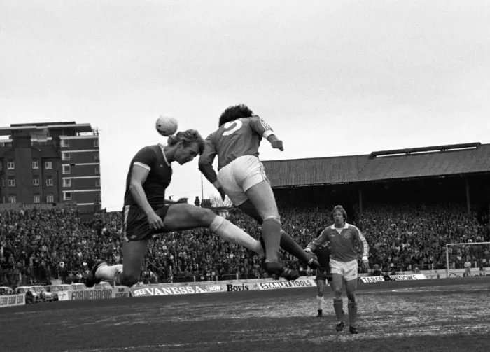 Framed Print : Soccer - League Division Two - Chelsea v Blackpool - Stamford Bridge Framed Print : Soccer - League Division Two - Chelsea v Blackpool - Stamford Bridge