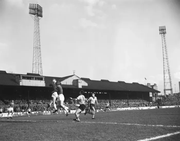 Framed Print : Soccer - League Division One - Chelsea v Everton - Stamford Bridge Framed Print : Soccer - League Division One - Chelsea v Everton - Stamford Bridge