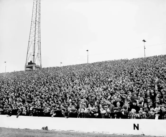 Framed Print : Soccer - League Division One - Chelsea v Tottenham Hotspur - Stamford Bridge Framed Print : Soccer - League Division One - Chelsea v Tottenham Hotspur - Stamford Bridge