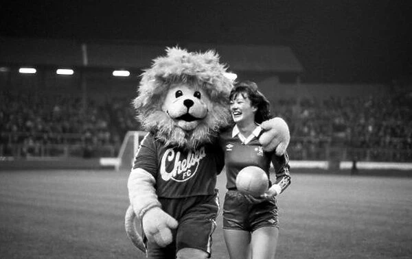 Stamford the Lion with Rosalind Nott, Fastest Woman on Water, 1980