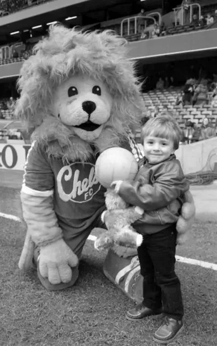 : Stamford the Lion and Young Chelsea Player Vince Bumstead at Stamford Bridge, 1980 : Stamford the Lion and Young Chelsea Player Vince Bumstead at Stamford Bridge, 1980