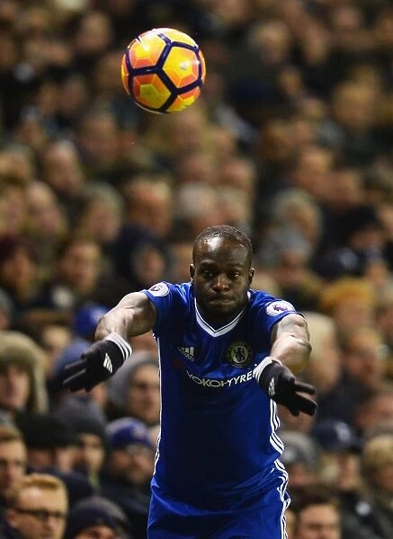 Victor Moses Throws In: Chelsea vs. Tottenham, Premier League, London 2017 - Away Team Action
