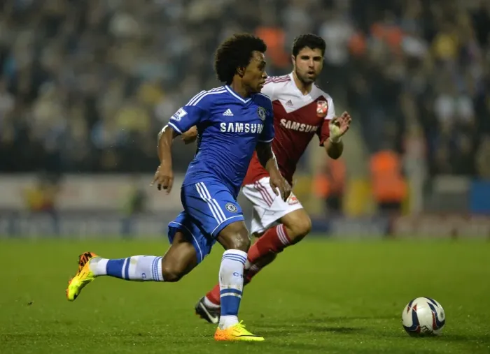Framed Print : Willian in Action: Chelsea's Star Player Takes On Swindon Town in Capital One Cup Third Round