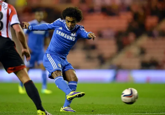 Framed Print : Willian's Battle: Chelsea's Quarter-Final Thriller at Sunderland's Stadium of Light - Capital One Cup, 17th December 2013