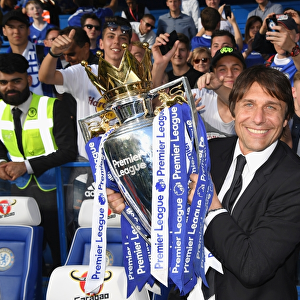 Antonio Conte Celebrates Premier League Title Win with Chelsea