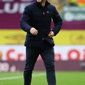 Burnley contro Chelsea: Frank Lampard osserva dal bordo su un terreno vuoto a Torre Moor della massima serie del calcio premier il 31 ottobre 2020 Burnley contro Chelsea: Frank Lampard osserva dal bordo su un terreno vuoto a Torre Moor della massima serie del calcio premier il 31 ottobre 2020