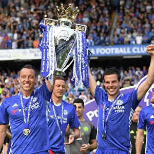 Chelsea FC: John Terry and Cesar Azpilicueta Lift the Premier League Trophy after Chelsea vs Sunderland