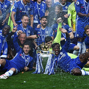 Chelsea Football Club: Premier League Champions 2016-2017 - Celebrating Victory