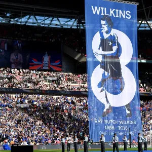 Le Chelsea contre le Manchester United : finale de la Coupe d'Angleterre hommage à Ray Wilkins au stade de Wembley Le Chelsea contre le Manchester United : finale de la Coupe d'Angleterre hommage à Ray Wilkins au stade de Wembley