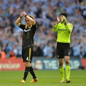 David Luiz et Petr Čech célébreront la victoire de Chelsea dans le tournoi semi-finales du FA Cup contre Manchester City au Stade national à Londres en avril 2013 David Luiz et Petr Čech célébreront la victoire de Chelsea dans le tournoi semi-finales du FA Cup contre Manchester City au Stade national à Londres en avril 2013