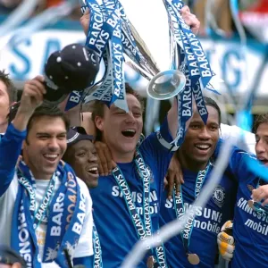 Chelsea's John Terry Lifts the Premiership Trophy Print
