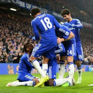 C'est la troisième célébration du but de Chelsea avec ses coéquipiers le 4 janvier 2015 contre Watford dans le match de coupe d'Angleterre C'est la troisième célébration du but de Chelsea avec ses coéquipiers le 4 janvier 2015 contre Watford dans le match de coupe d'Angleterre