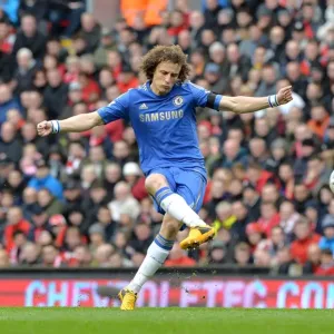 David Luiz en el Anfield: Una batalla dentro de la rivalidad del Premioer Liga (Liverpool contra Chelsea, el 21 de abril de 2013) David Luiz en el Anfield: Una batalla dentro de la rivalidad del Premioer Liga (Liverpool contra Chelsea, el 21 de abril de 2013)