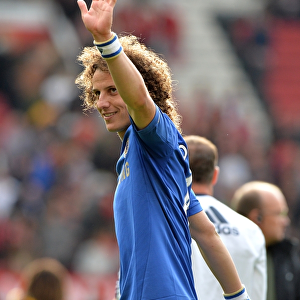 David Luiz Salutes Chelsea Fans at Old Trafford: A Heartfelt Moment After Manchester United vs. Chelsea (BPL 2013)