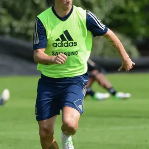 Fernando Torres en action : étoile de Chelsea, entraînement intense au terrain du Cobham (août 2012) Fernando Torres en action : étoile de Chelsea, entraînement intense au terrain du Cobham (août 2012)