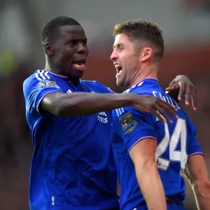 El Gol Emocionante de Gary Cahill: El Chelsea Asegura el Líder en contra del West Ham Unido (Octubre 2015) El Gol Emocionante de Gary Cahill: El Chelsea Asegura el Líder en contra del West Ham Unido (Octubre 2015)