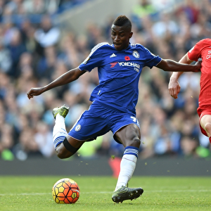 Intense Battle for Ball Possession: Ramires vs. Lucas at Stamford Bridge - Chelsea vs. Liverpool, Premier League