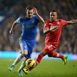 Rivalité intense : Juan Mata contre Nathaniel Clyne - Chelsea contre Southampton, affrontement de la Première Liga au Stade de Stamford-Bridge le 16 janvier 2013