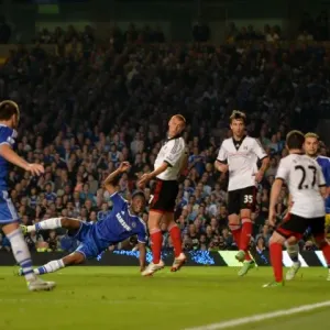 Jon Obi Mikel Anota el segundo gol de Chelsea contra Fulham en Stamford Bridge (21 de septiembre de 2013)
