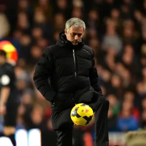 José Mourinho im Befehl steht: Der Chelsea-Boss leitet sein Team am Stamford Bridge gegen West Ham United (BPL 2014) José Mourinho im Befehl steht: Der Chelsea-Boss leitet sein Team am Stamford Bridge gegen West Ham United (BPL 2014)