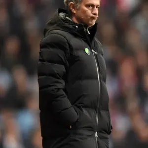 José Mourinho Lidera al Chelsea en el Parque de Villahermosa durante la confrontación del BPL contra el Aston Villa (15 de marzo de 2014)