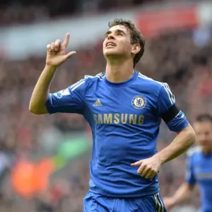 El encabezado de Oscar: El Chelsea comienza a marcar contra el Liverpool (21 abril 2013) El encabezado de Oscar: El Chelsea comienza a marcar contra el Liverpool (21 abril 2013)