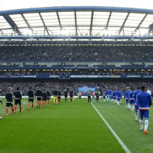 Cumbre de la Premier League: Chelsea contra Southampton, octubre del 2015. Los jugadores se colocan en el campo en el Estadio de Stamford Bridge Cumbre de la Premier League: Chelsea contra Southampton, octubre del 2015. Los jugadores se colocan en el campo en el Estadio de Stamford Bridge
