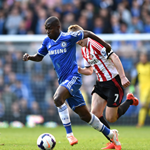 Ramires Charges Forward: Chelsea's Powerful Advance against Sunderland in the Barclays Premier League (19th April 2014)