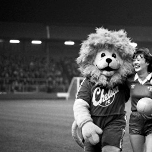 Stamford the Lion with Rosalind Nott, Fastest Woman on Water, 1980