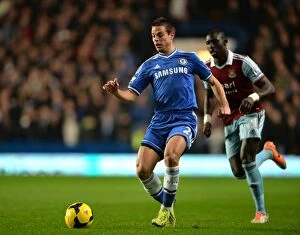 Images Dated 29th January 2014: Cesar Azpilicueta in Action: Chelsea vs. West Ham United, Barclays Premier League (January 29, 2014)