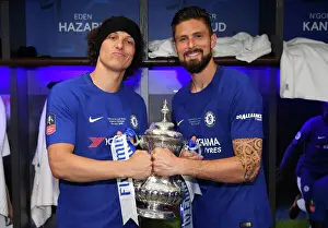 Sport Prints: Chelsea FC: FA Cup Victory - David Luiz and Olivier Giroud with the Trophy (2018)