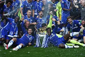 Soccer League Prints: Chelsea FC: Premier League Champions 2016-2017 - Celebrating Victory (Home)