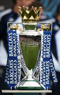 Images Dated 9th May 2010: Chelsea FC's Triumphant Premier League Victory: Lifting the Trophy at Stamford Bridge