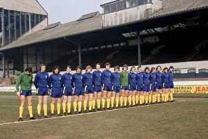 Images Dated 2004: Chelsea Football Club 1971-72 Squad: A Team of Legends