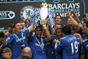 Images Dated 9th May 2010: Chelsea Football Club: Champions 2009-2010 - Lampard, Drogba