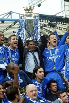 Images Dated 7th May 2005: Chelsea Football Club: Jose Mourinho, Frank Lampard, and John Terry Celebrate Premier League