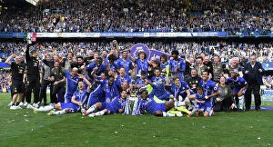 Soccer Collection: Chelsea Football Club: Premier League Champions 2016-2017 - Celebrating Victory over Sunderland