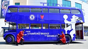 Soccer Collection: Chelsea Pensioners Heading to Wembley for FA Cup Final: Chelsea vs Manchester United