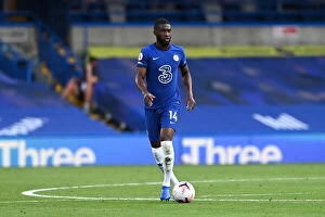 Images Dated 20th September 2020: Chelsea vs Liverpool: Fikayo Tomori Charges Forward in Premier League Showdown