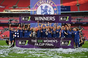Images Dated 5th May 2018: Chelsea Women Celebrate FA Cup Victory: Arsenal vs Chelsea, 2018